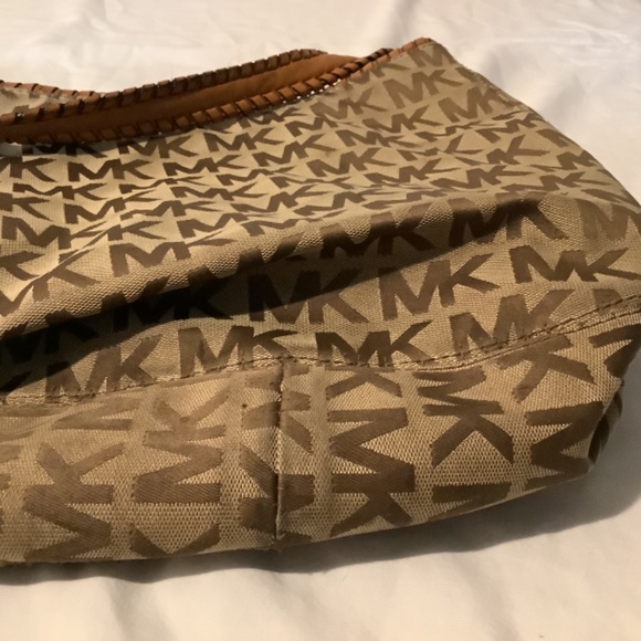 Micheal Kors bag - Picture 3 of 5